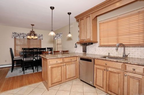 27 Larkin Ln, Garnerville NY  10923-1536 exterior