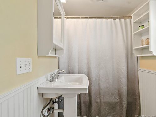 2 Noyes Rd, Lyme CT  06371-1636 exterior
