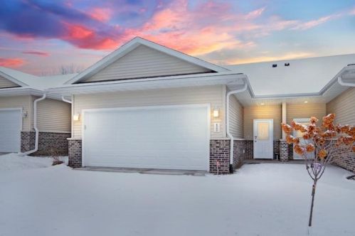 423 Cherry Ln, Holmen, WI 54636-8722