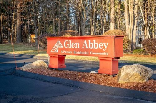 61 Dorchester Way, Nashua NH  03064-8117 exterior