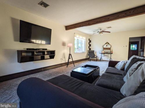 619 Davis Rd, Cheltenham PA  19012-1636 exterior