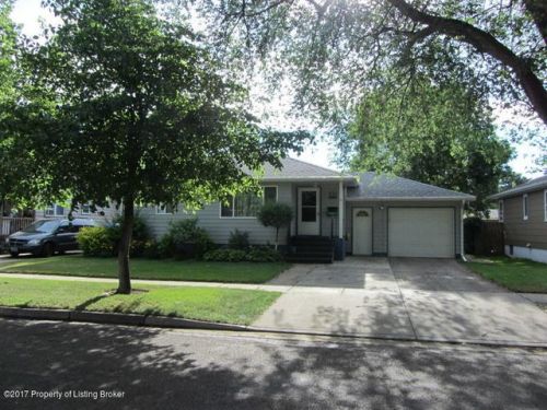 922 4th Ave, Dickinson, ND 58601-4005