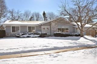 8887 Greenview Ln, Greendale, WI 53129-1552
