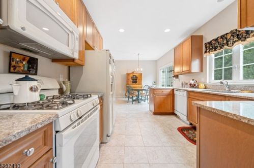 17 Shippen Ct, Flemington NJ  08822-6835 exterior