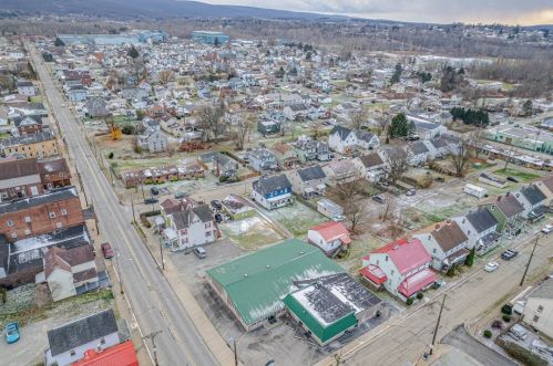 13 Monroe St, Latrobe PA  15650-3146 exterior