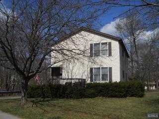 85 Prospect St, Waldwick NJ  07463-2238 exterior