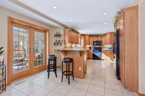 2332 Bay Beach Ct, Green Bay, WI 54302-4742