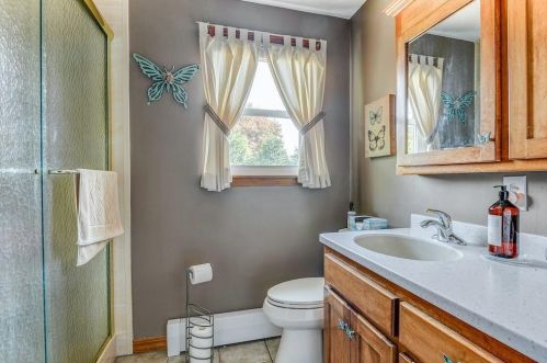 1 Kathy St, South Kingstown RI  02882-5040 exterior