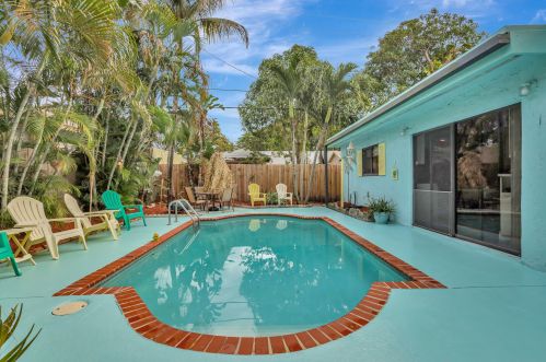 705 Colonial Rd, West Palm Beach, FL 33405-3903
