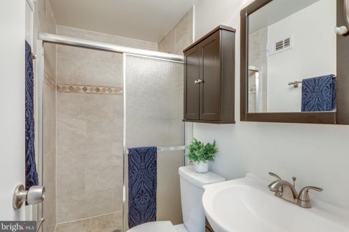 2308 Whitetail Ct, Herndon VA  20191-3018 exterior