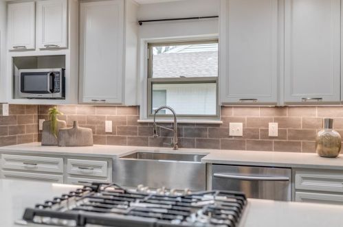 1306 Glen Cove Dr, Richardson TX  75080-3727 exterior