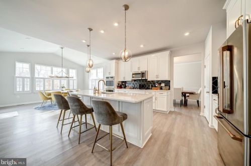 15633 Merrily Way, Woodbridge VA  22193-1097 exterior