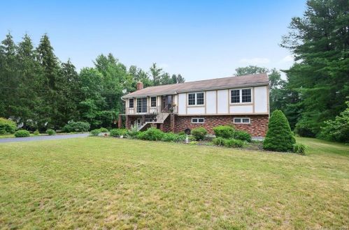 21 Sunnyside Dr, Northford, CT 06472-1461