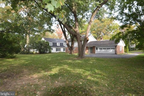 1023 Areba Ave, Swatara PA  17033-2204 exterior