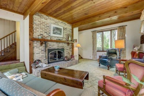 7420 Pierron Rd, Milwaukee, WI 53209-2160