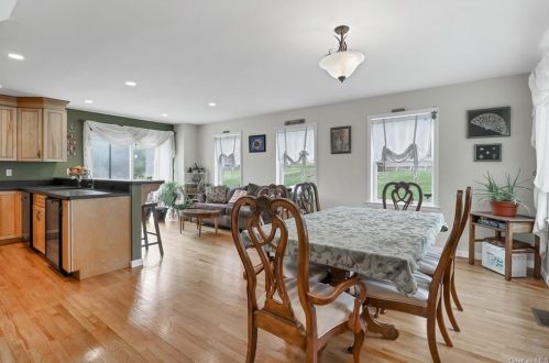 42 Miriam Dr, Warwick NY  10990-3516 exterior