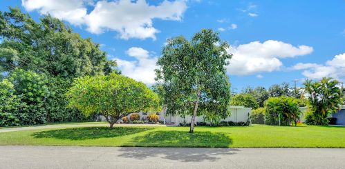 6630 Pine Tree Cir, West Palm Beach, FL 33406-5335