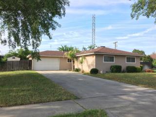 1319 Willow Ave, Fresno, CA 93727-1937