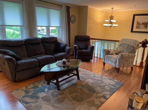 131 Pollys Ln, Uncasville CT  06382-1436 exterior