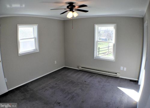 20 Loudoun St, Lovettsville VA  20180-8510 exterior