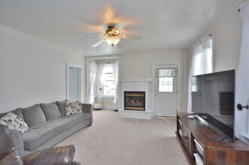 124 Dewey Ave, Watertown, WI 53094-3914