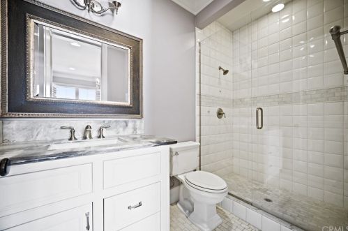 920 Kings Rd, Newport Beach CA  92663-5718 exterior