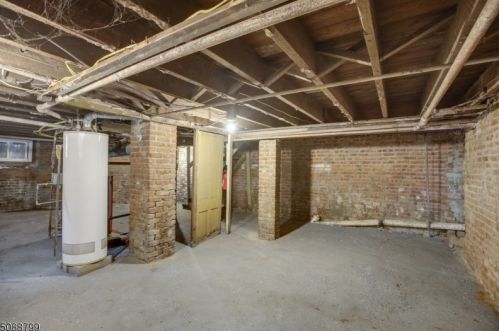 44 Oak St, East Orange NJ  07018-2822 exterior