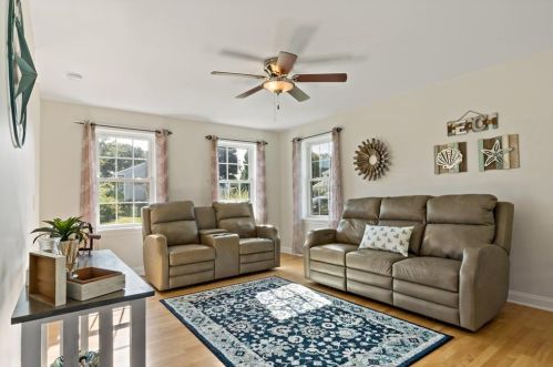 41 Orlando Dr, South Kingstown RI  02882-4416 exterior