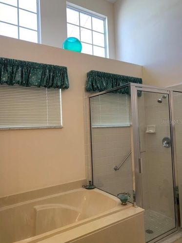 612 Masterpiece Dr, Ruskin FL 33573-6564 exterior