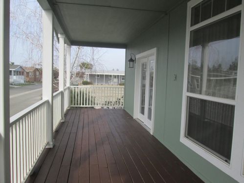 1584 Duke Dr, Livingston CA  95334-9343 exterior