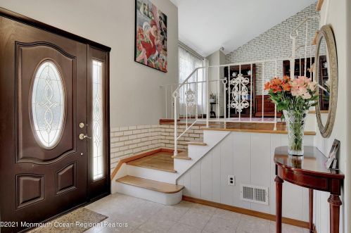 10 Longfellow Ter, Morganville NJ  07751-1411 exterior