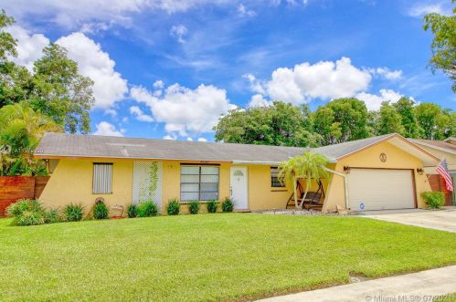 5050 Saint John Ave, Boynton Beach, FL 33472-1106