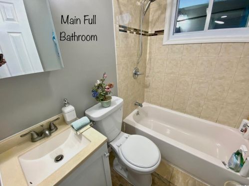 168 Washington Ave, Wheatley Heights NY  11798-2020 exterior