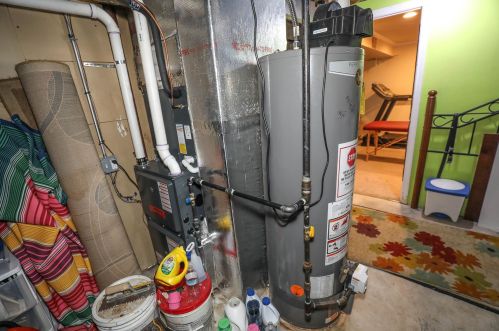 22 Carlene Dr, Nashua NH  03062-1483 exterior