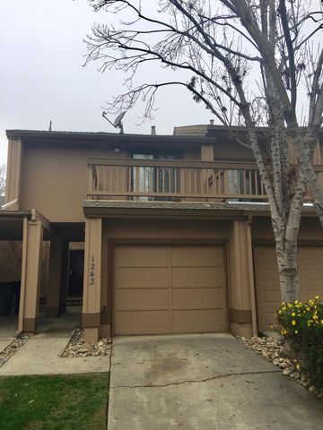 1243 Noyes St, Visalia, CA 93277-3894
