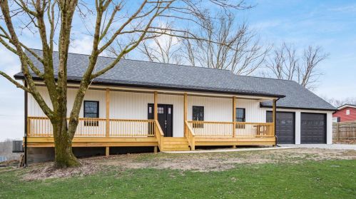 1780 Candlestick Dr, Zanesville, OH 43701-9253
