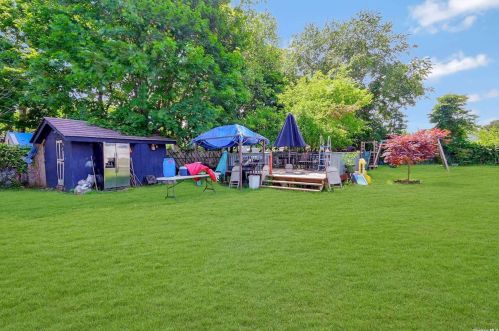 86 Glenmore Ave, Central Islip NY  11722-1913 exterior