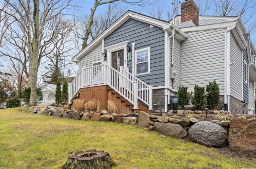 26 Patchogue Rd, Scotts Beach NY  11789-1422 exterior
