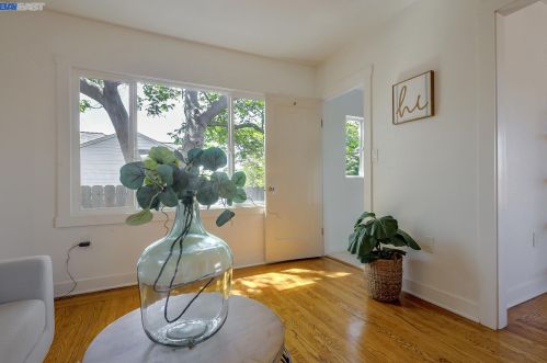 18448 Standish Ave, Hayward CA  94541-1323 exterior