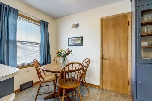 523 112, Milwaukee WI 53226-4132 exterior