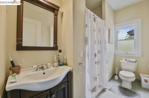 465 Elwood Ave, Oakland, CA 94610-1949