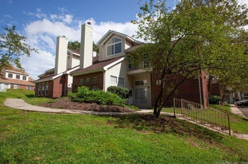 182 Carriage Crossing Ln, Middletown, CT 06457-5834