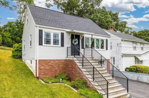 159 Norton St, Waterbury, CT 06708-4726