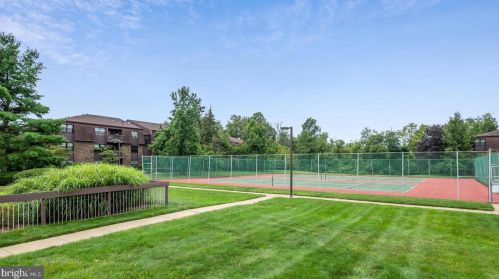 524 Woodmill Dr, East Windsor NJ  08512-2511 exterior