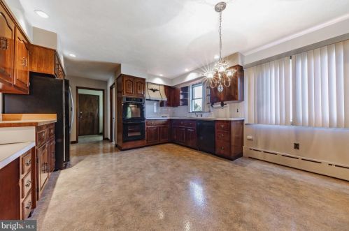 520 Lakeview Dr, Auburn NJ  08085-1248 exterior