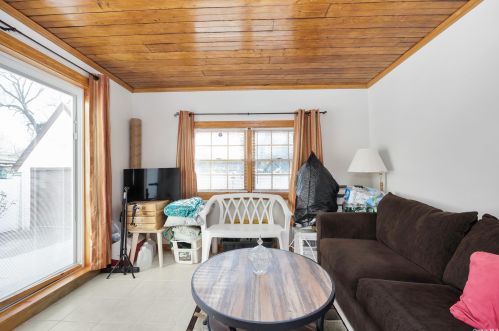 2893 Arnold Ave, Rockville Centre NY  11572-2032 exterior