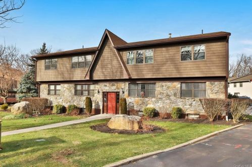 46 Milford Ln, Airmont, NY 10901-7948