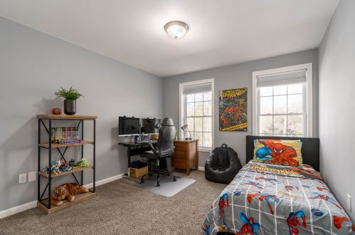 4 Ames Rd, Brookline NH  03033-2304 exterior