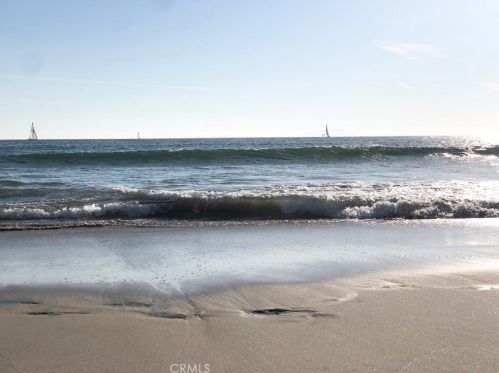 320 Rossmore Dr, Oxnard CA  93035-4465 exterior