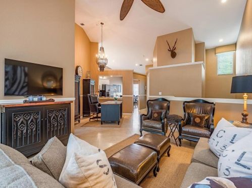 8310 Excalibur Cir, Naples, FL 34108-7723